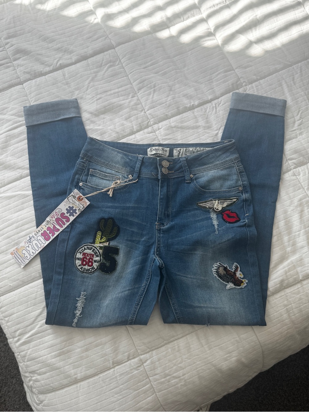 Indigo Rein patch embroidered mid rise skinny jeans size 7